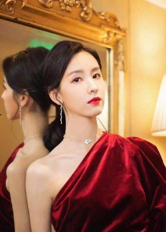 娱乐圈女星吃瓜日常,揭秘明星圈层里的八卦风云 第3张 娱乐圈女星吃瓜日常,揭秘明星圈层里的八卦风云 第3张