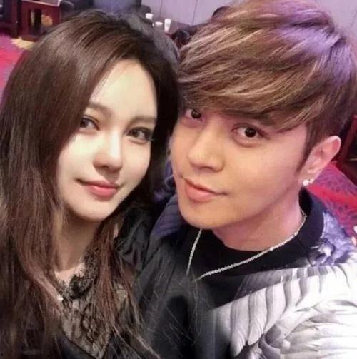 男星爆料女孩视频播放,神秘女孩视频引发热议,真相究竟如何? 第3张 男星爆料女孩视频播放,神秘女孩视频引发热议,真相究竟如何? 第3张